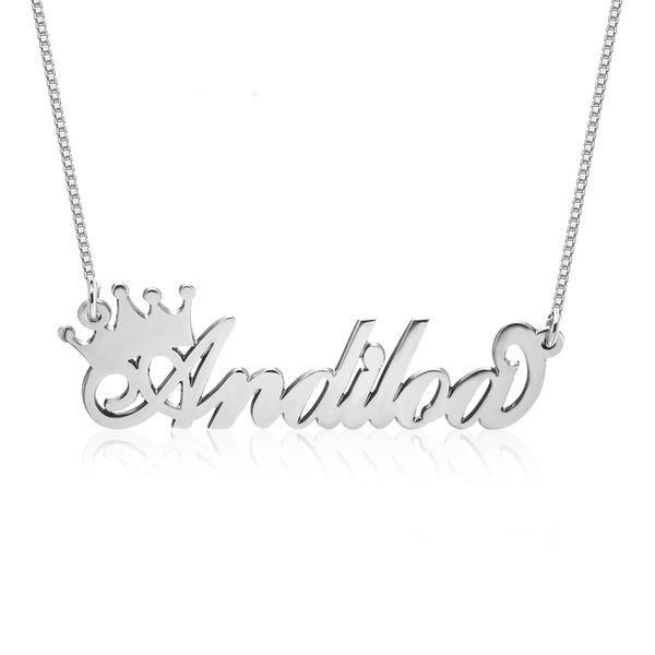 QUEEN ME NECKLACE