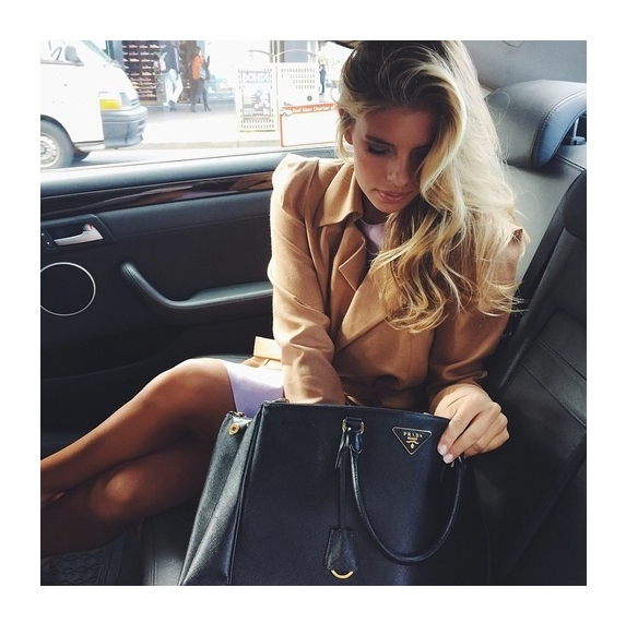 CONFIDENT WOMEN IN RELATIONSHIPS